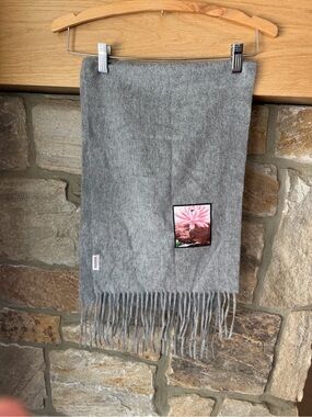 ERDOS Pure 100% pure Cashmere Scarf Gray 
Gray Fringe Scarf with Floral Patch